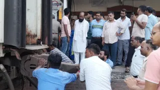 Kisan Express Splits Into Two Parts In UP's Bijnor, Stranded Police Recruitment Candidates Sent By Buses